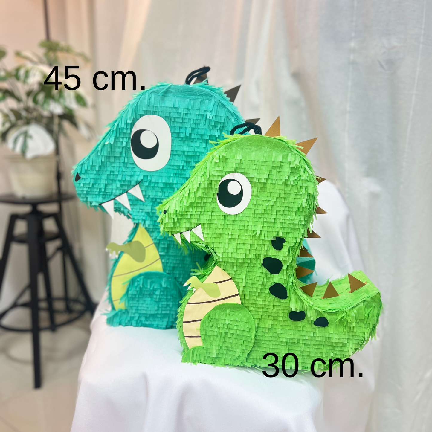 30 cm. Big Eyes Dinosaur Piñata